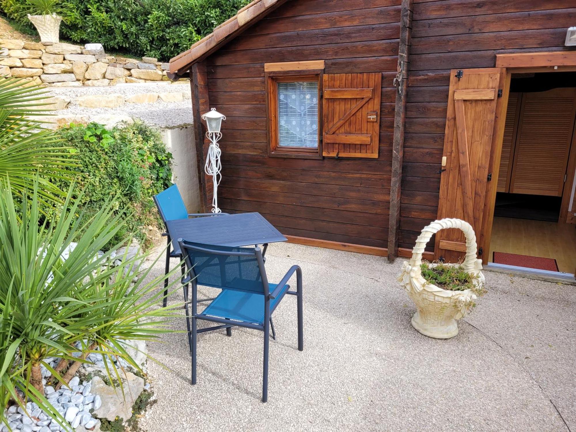 Au Petit Chalet Gigouzac Экстерьер фото